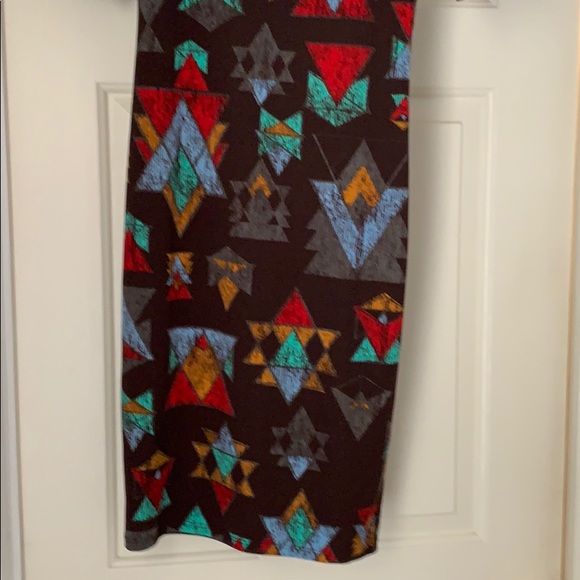 Form fitting knee length dress 1/2 length sleeves - Picture 3 of 4